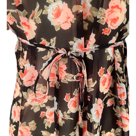 Flowy & Flowery Top - Picture 3 of 3